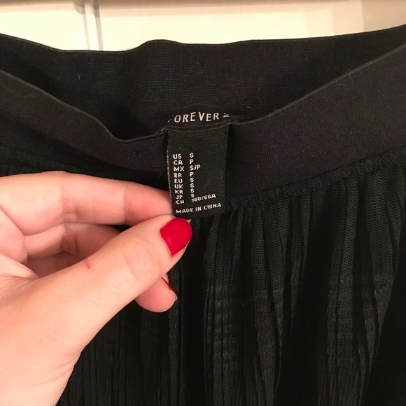 Forever 21 NWT Black Sheer/Square Print Maxi Skirt - Picture 10 of 11